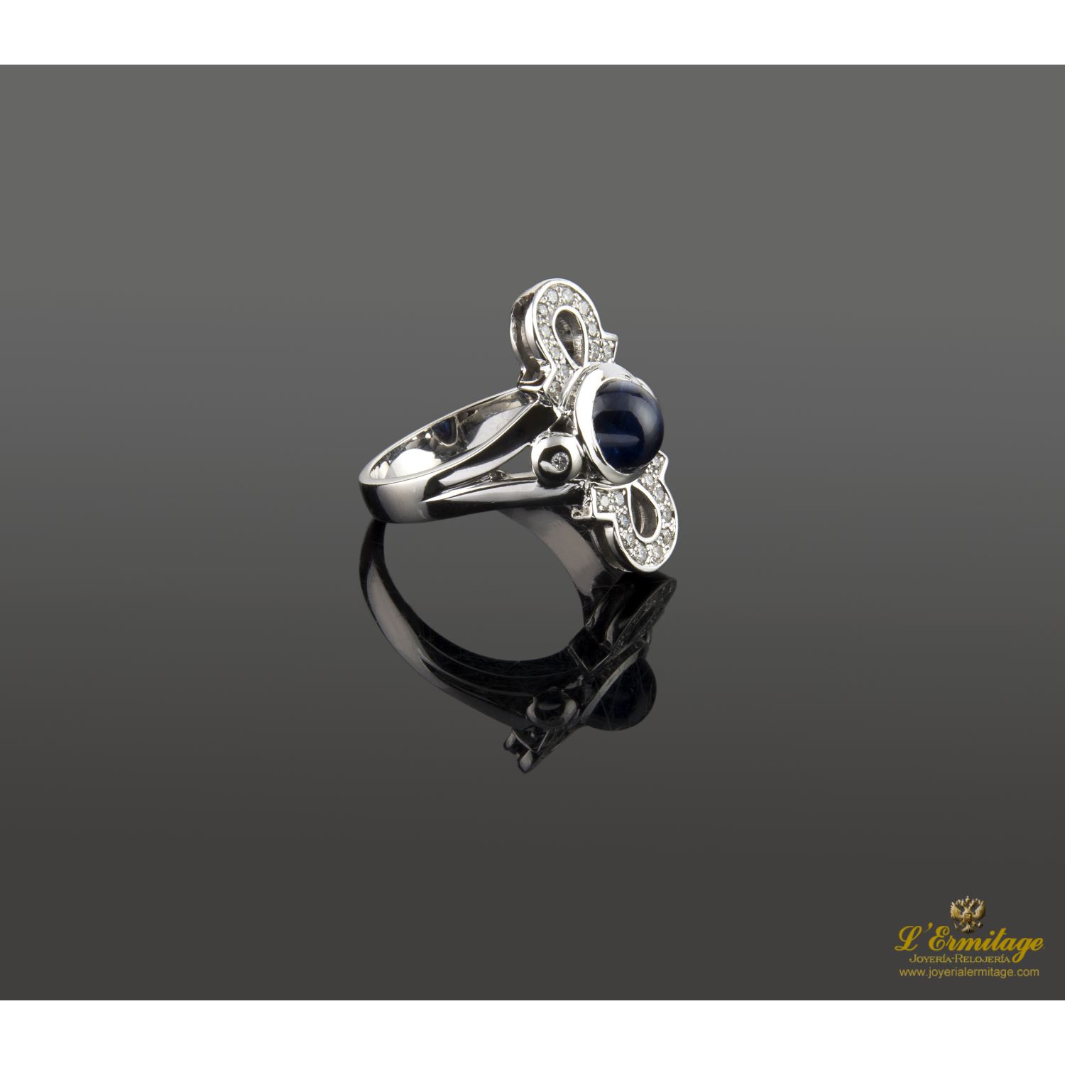 Sortija oro blanco zafiro y diamantes