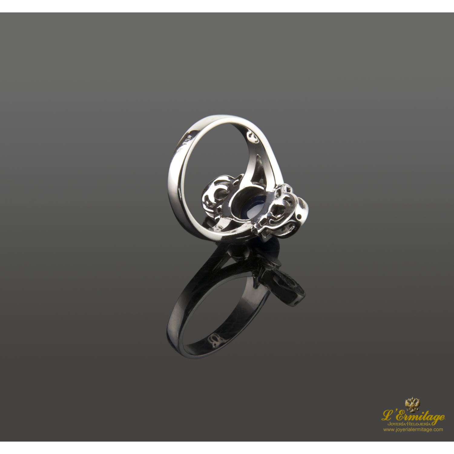 Sortija oro blanco zafiro y diamantes