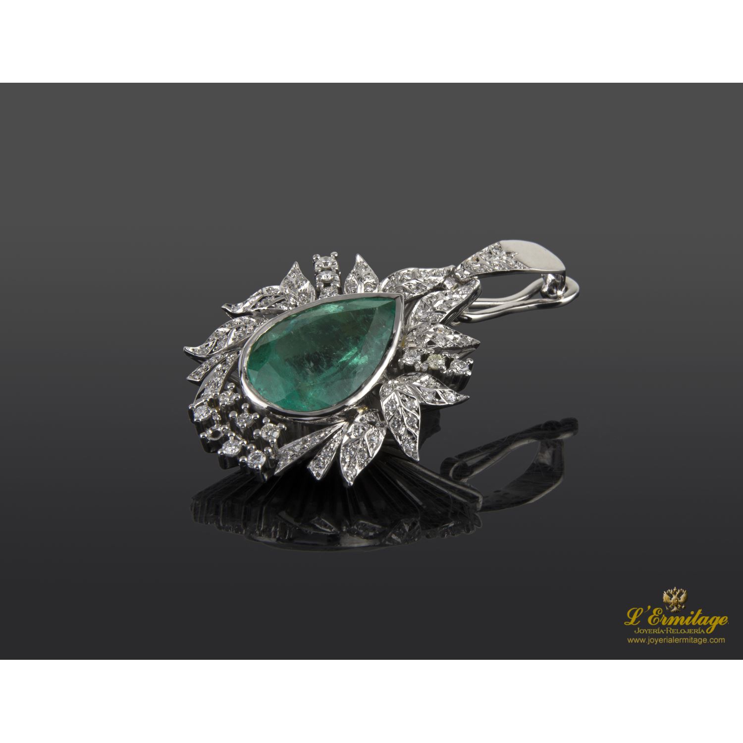 Colgante oro blanco esmeralda y diamantes