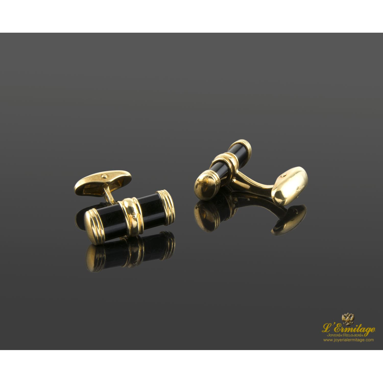 Juego de gemelos y pin en oro amarillo.