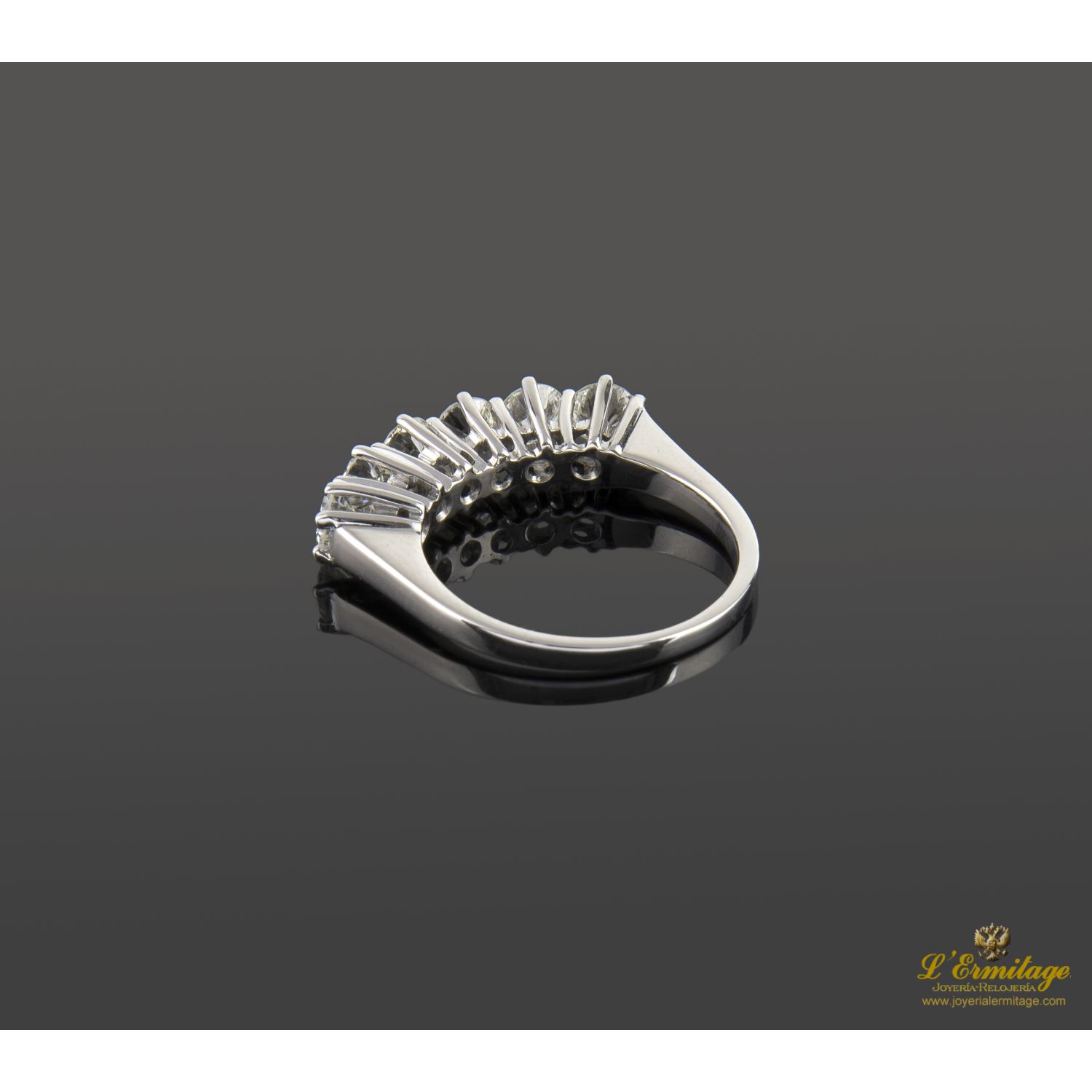 Cintillo oro blanco y diamantes