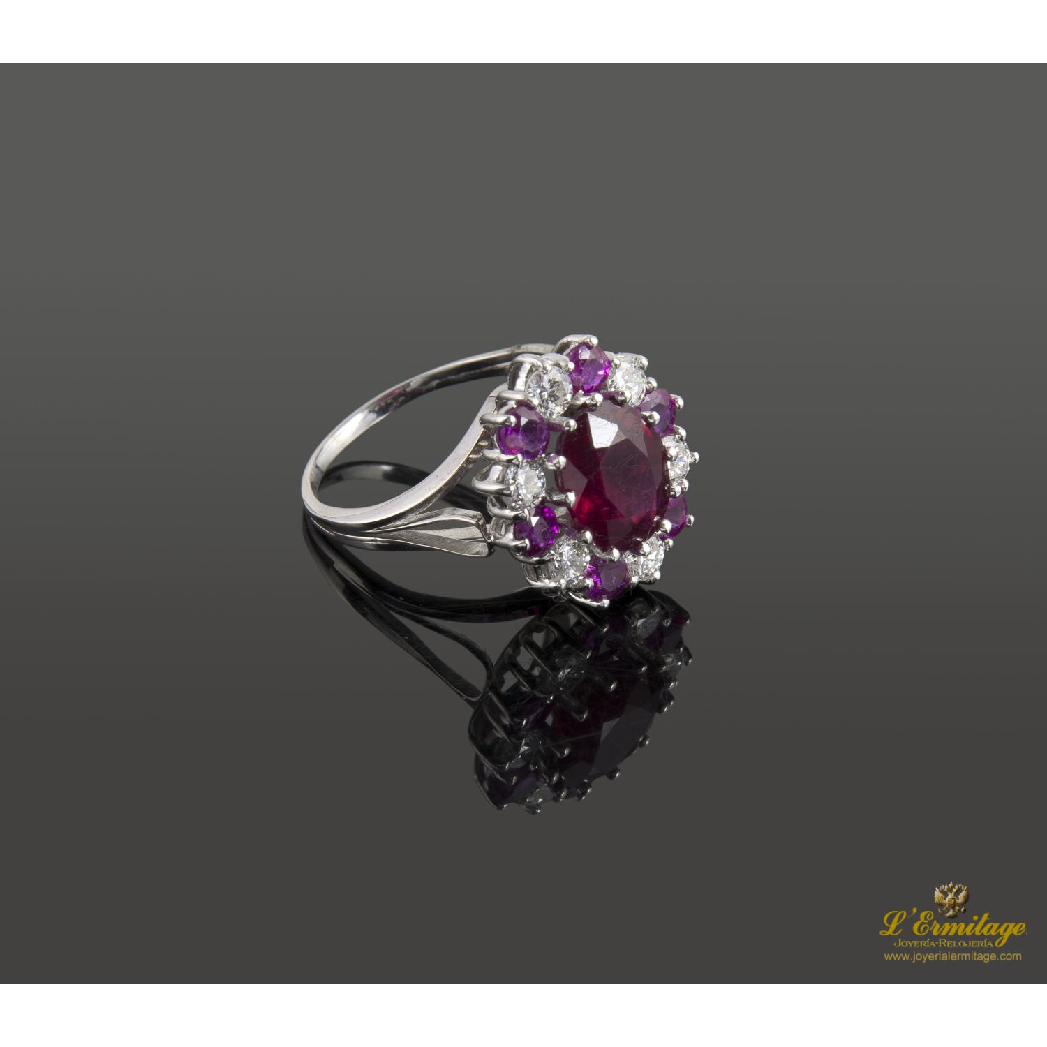 Sortija oro blanco rubíes y diamantes