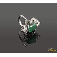 Sortija oro blanco esmeralda y diamantes