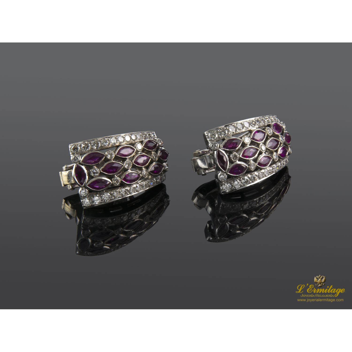 Pendientes oro blanco rubíes y diamantes.