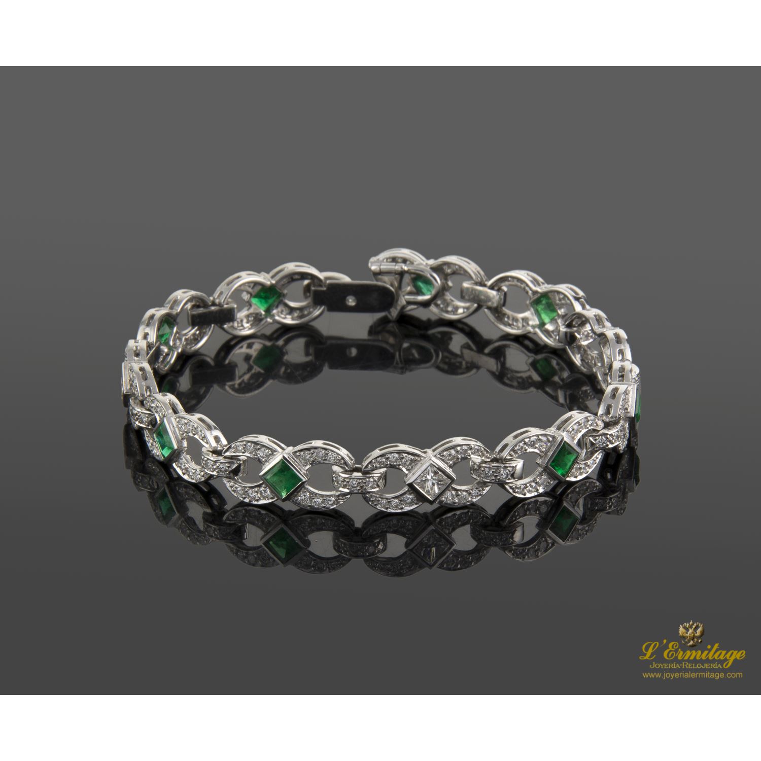 Pulsera oro blanco esmeraldas y diamantes.