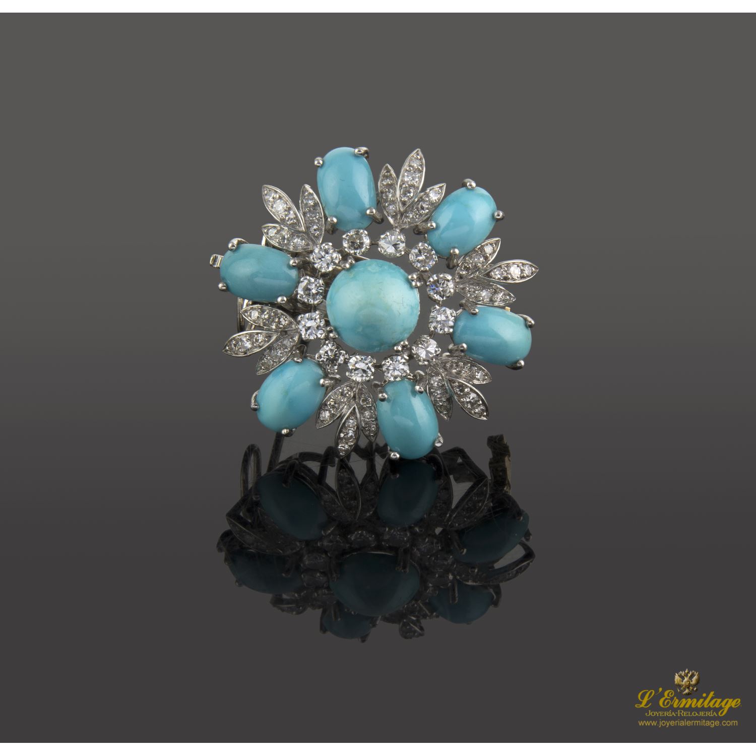 Broche en forma de flor oro blanco turquesas y diamantes.