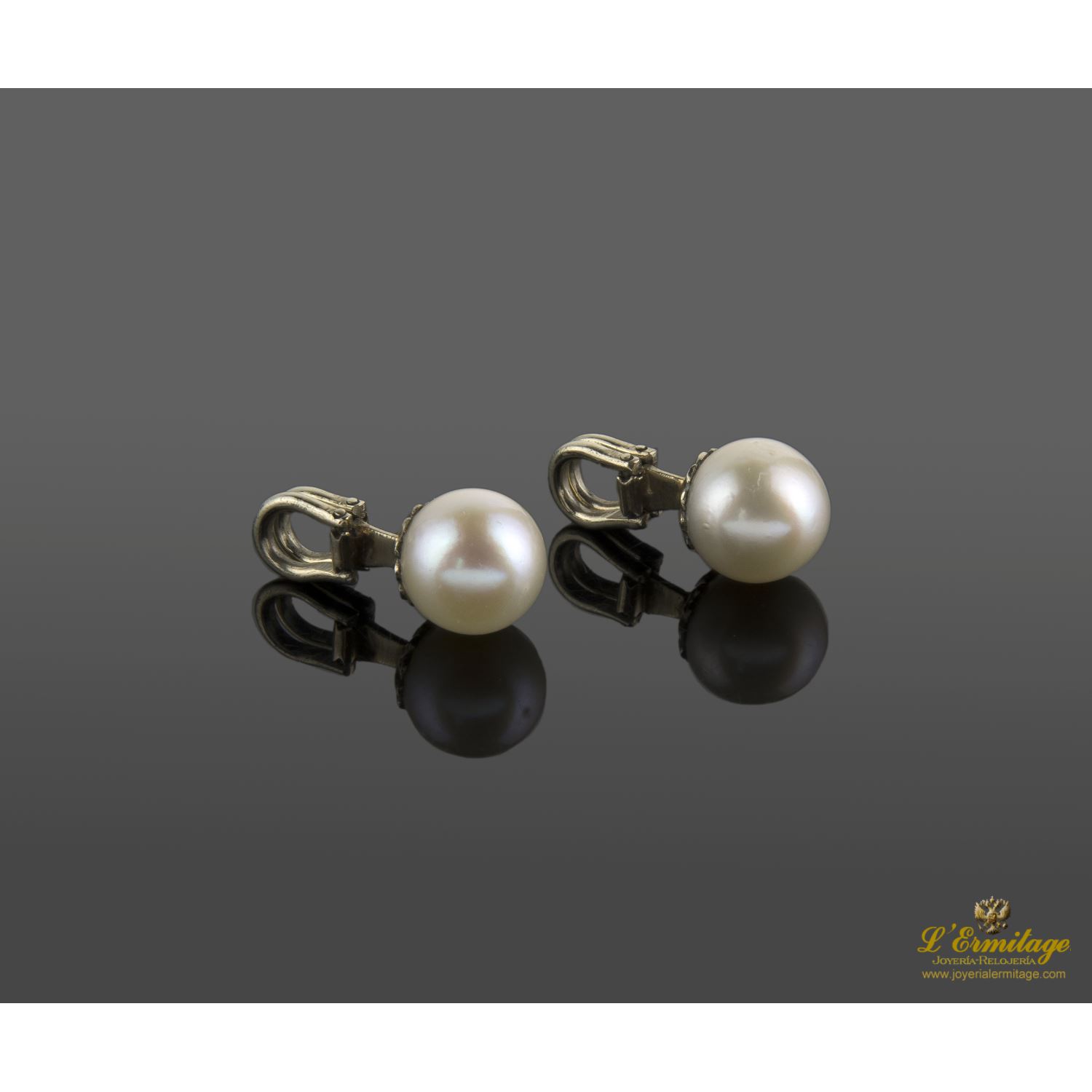 Botonadura antigua oro blanco y perlas.