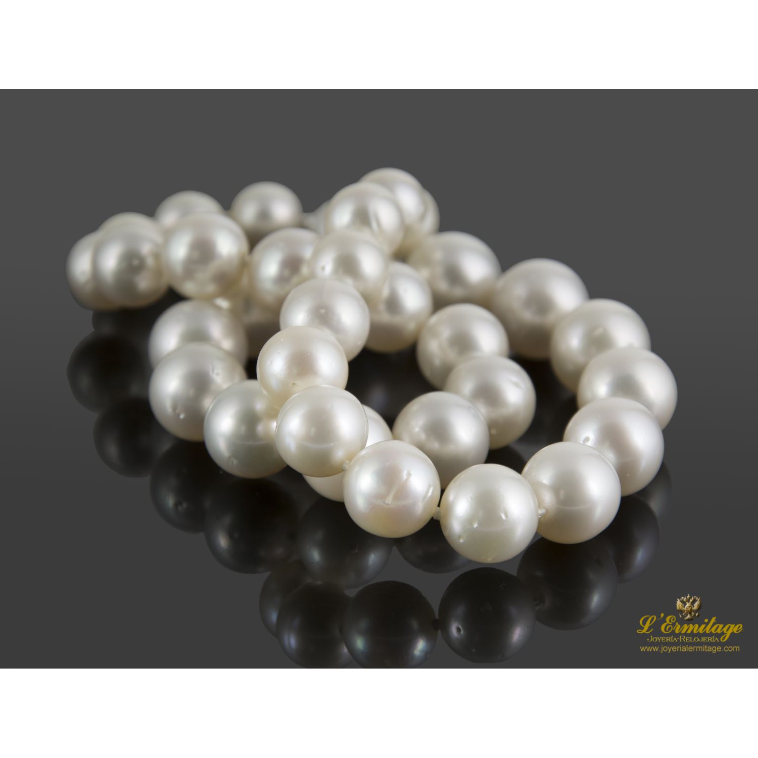 Collar perlas australianas con cierre de oro blanco.