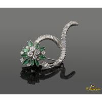 Broche-alfiler oro blanco esmeraldas y diamantes.