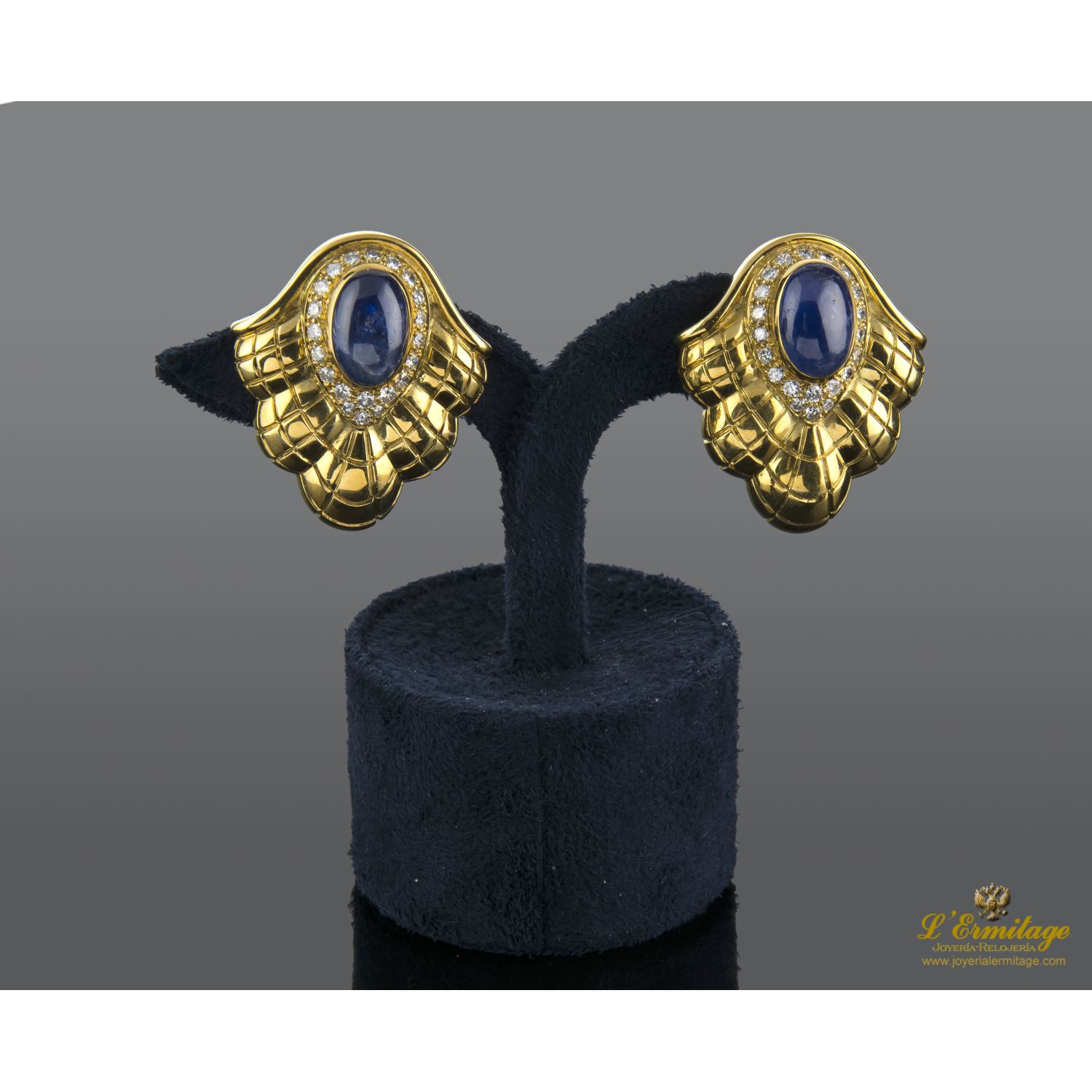 Pendientes oro amarillo zafiros y diamantes. Diseñados por luis gil.