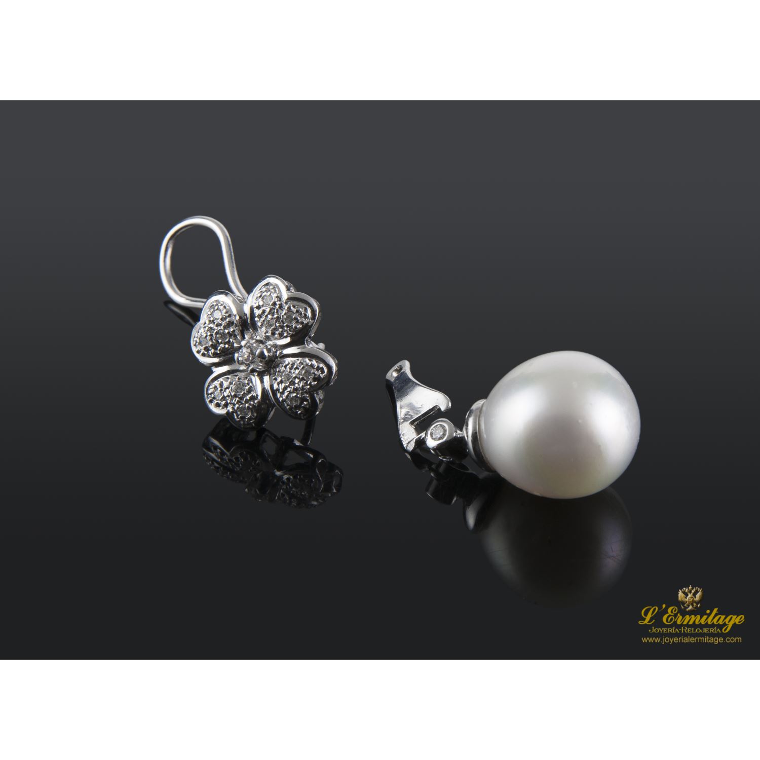 Pendientes colgantes desmontables oro blanco perlas y diamantes.