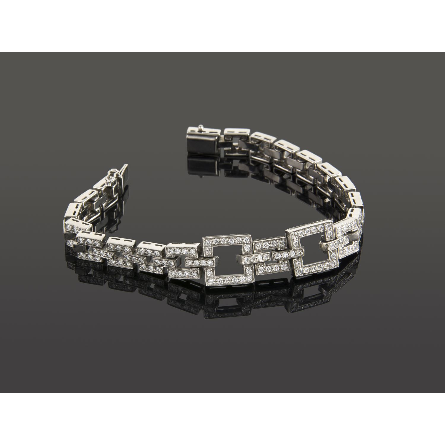 Pulsera art-deco en oro blanco y diamantes.