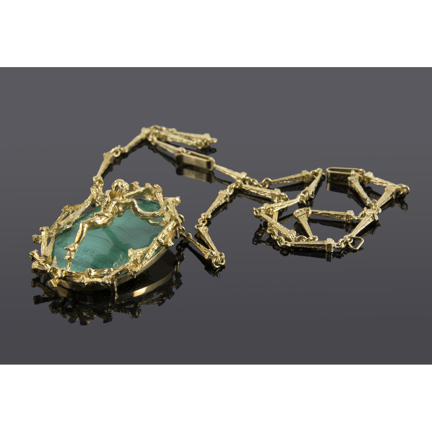 Collar cristo dalí oro amarillo y malaquita. Presenta certificado a-9/10.