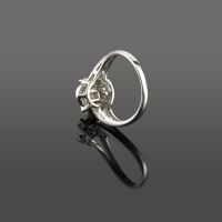 Sortija oro blanco y diamantes.