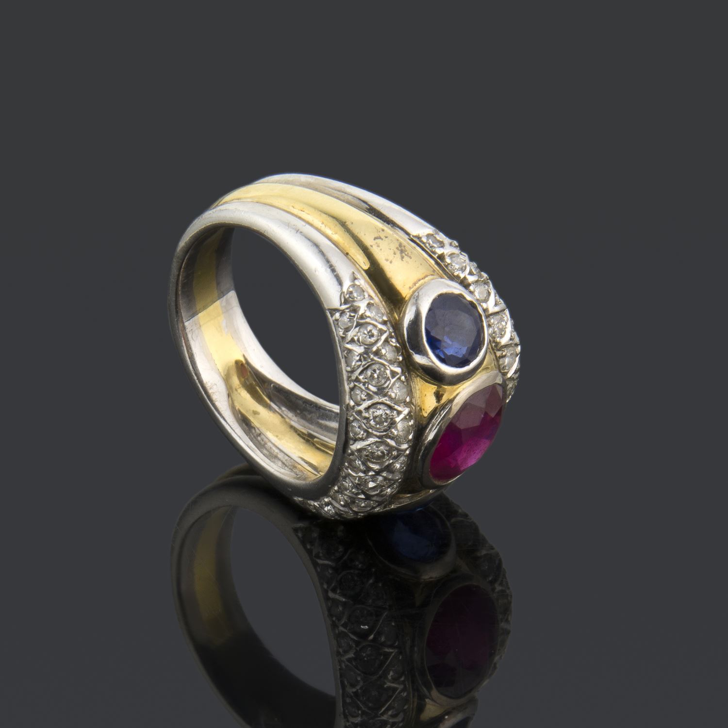 Sortija oro amarillo oro blanco rubí zafiros y diamantes