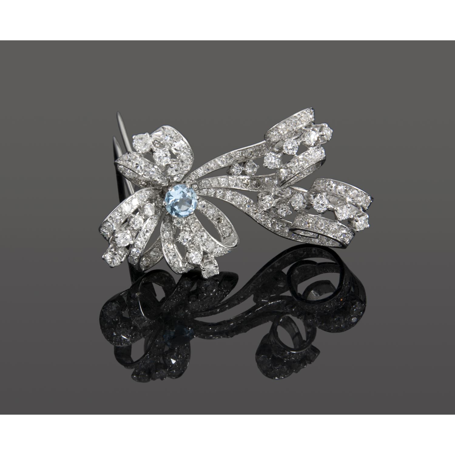 Brohe-alfiler oro blanco aguamarina y diamantes