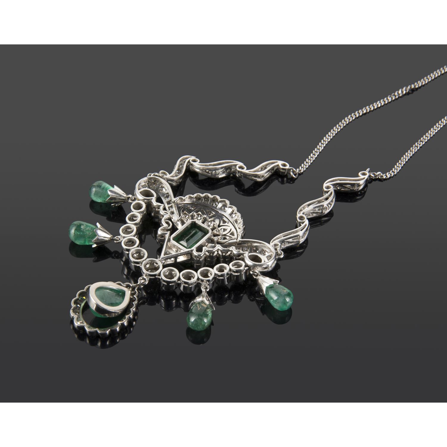 Gargantilla antigua oro blanco esmeraldas cabuchón y diamantes talla antigua