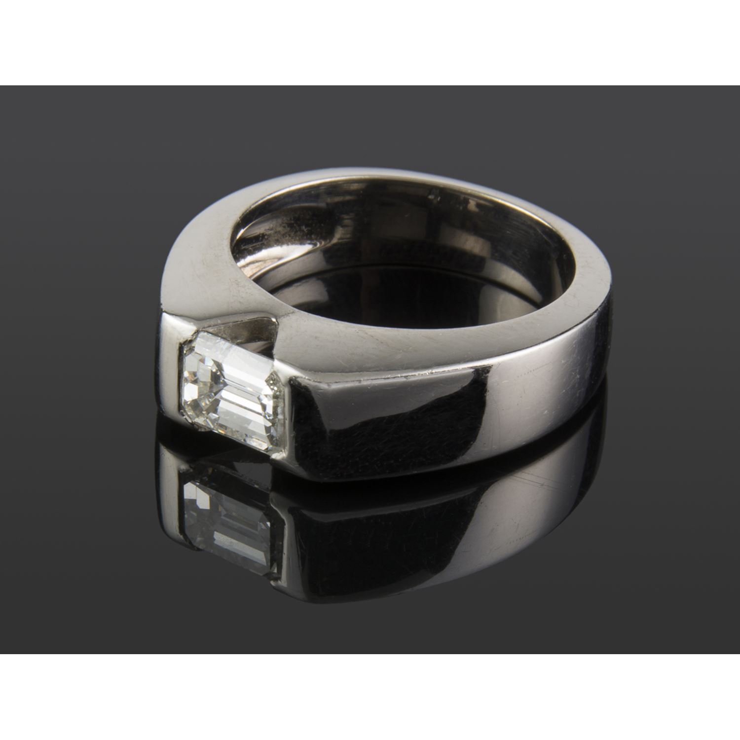 Sortija solitario oro blanco color h, pureza vs1 y peso 1,11 cts.