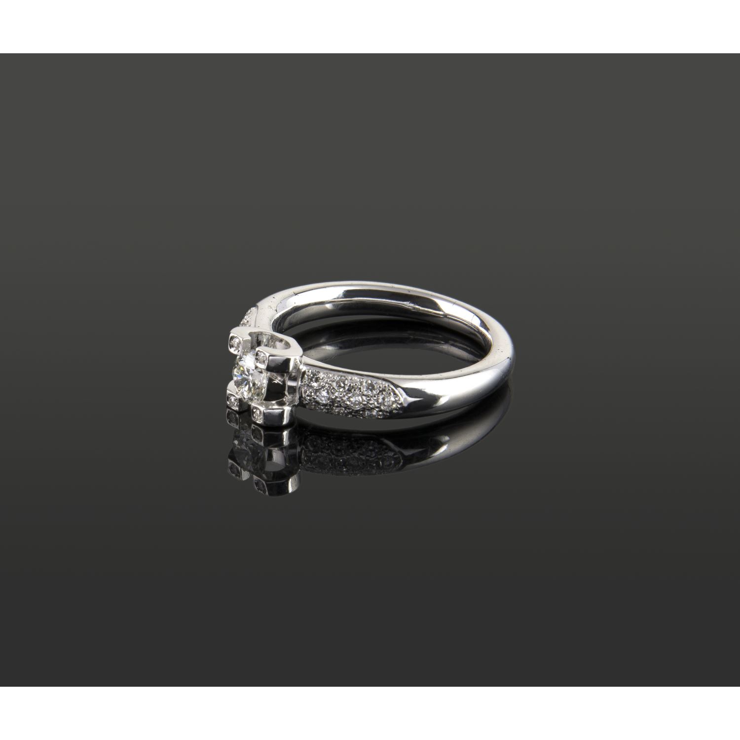 Sortija solitario oro blanco y diamantes color g, pureza vs2 y peso 0,30 cts.