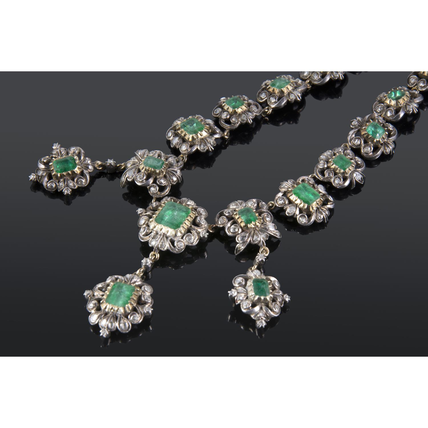 Gargantilla antigua oro blanco esmeraldas y diamantes talla antigua