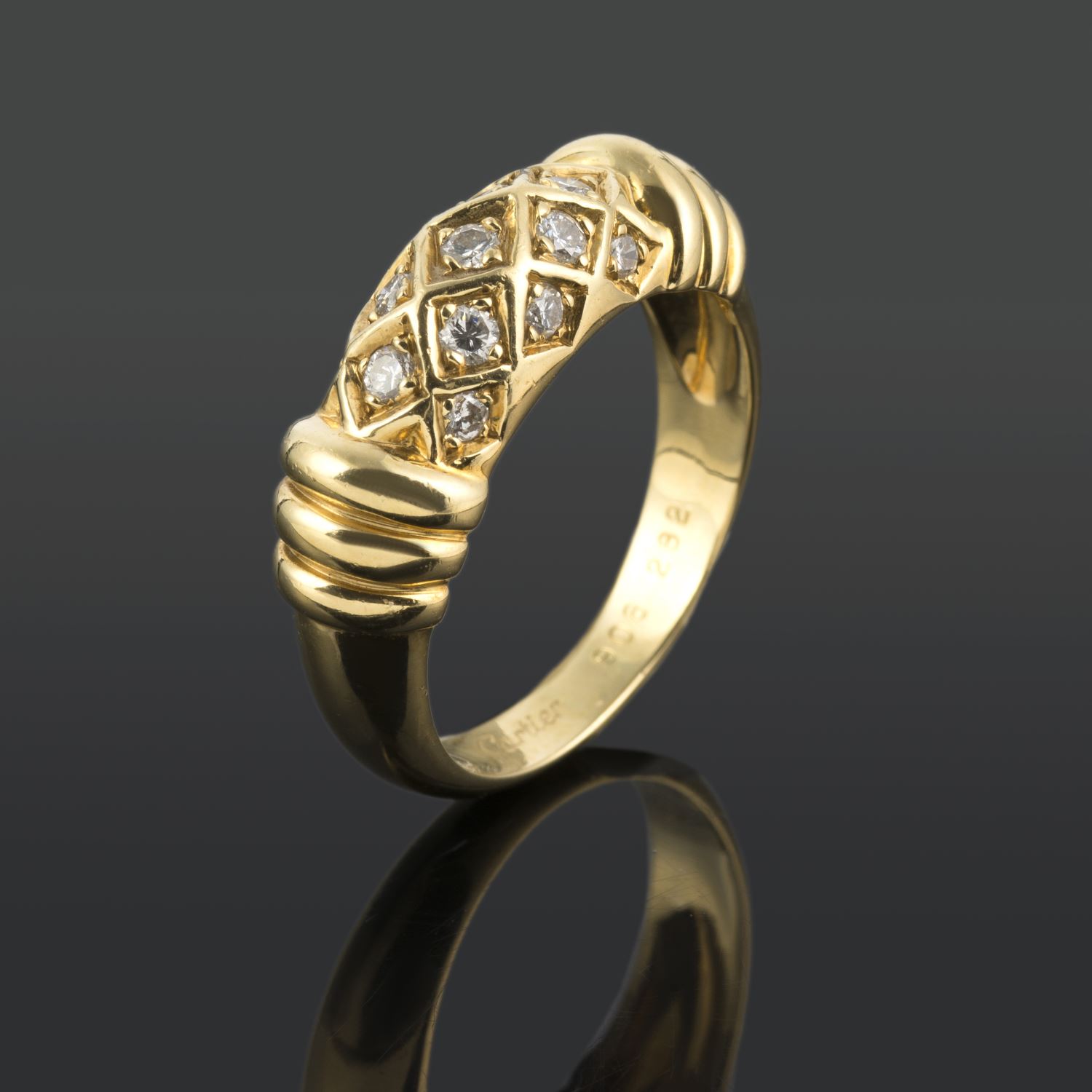 Anillo cartier oro amarillo y diamantes. Talla 54.