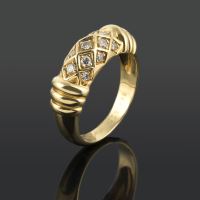 Anillo cartier oro amarillo y diamantes. Talla 54.