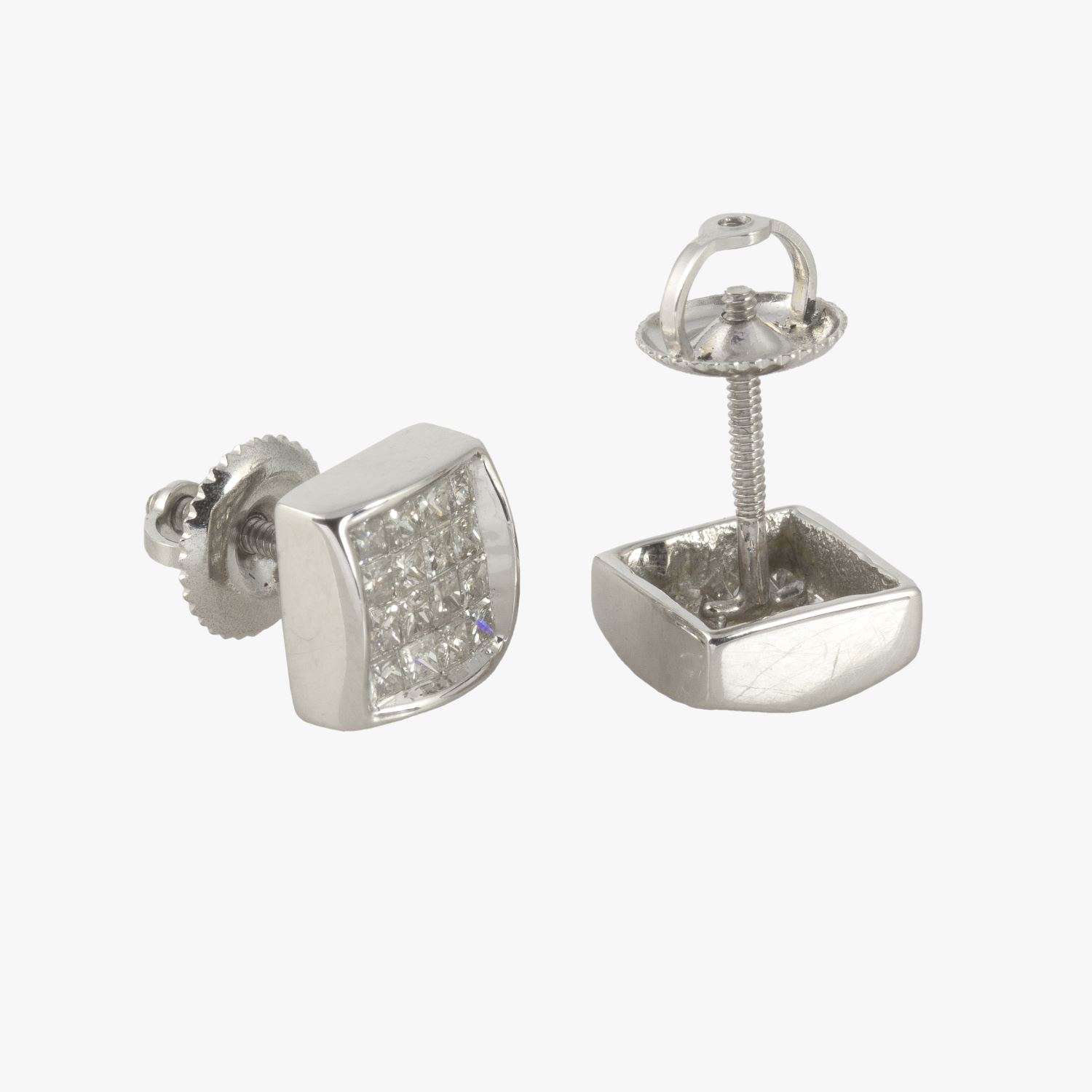 Pendientes oro blanco con diamantes naturales cierre tuerca a rosca.