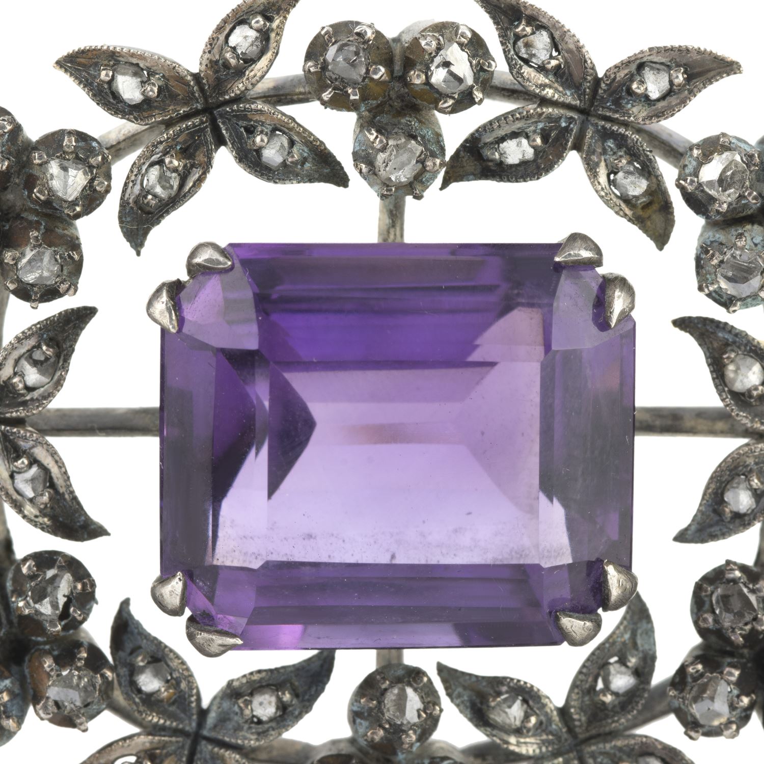 Broche-alfiler antiguo oro y plata amatista y diamantes