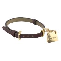 Pulsera cuero cartier con adorno de bolso en oro amarillo