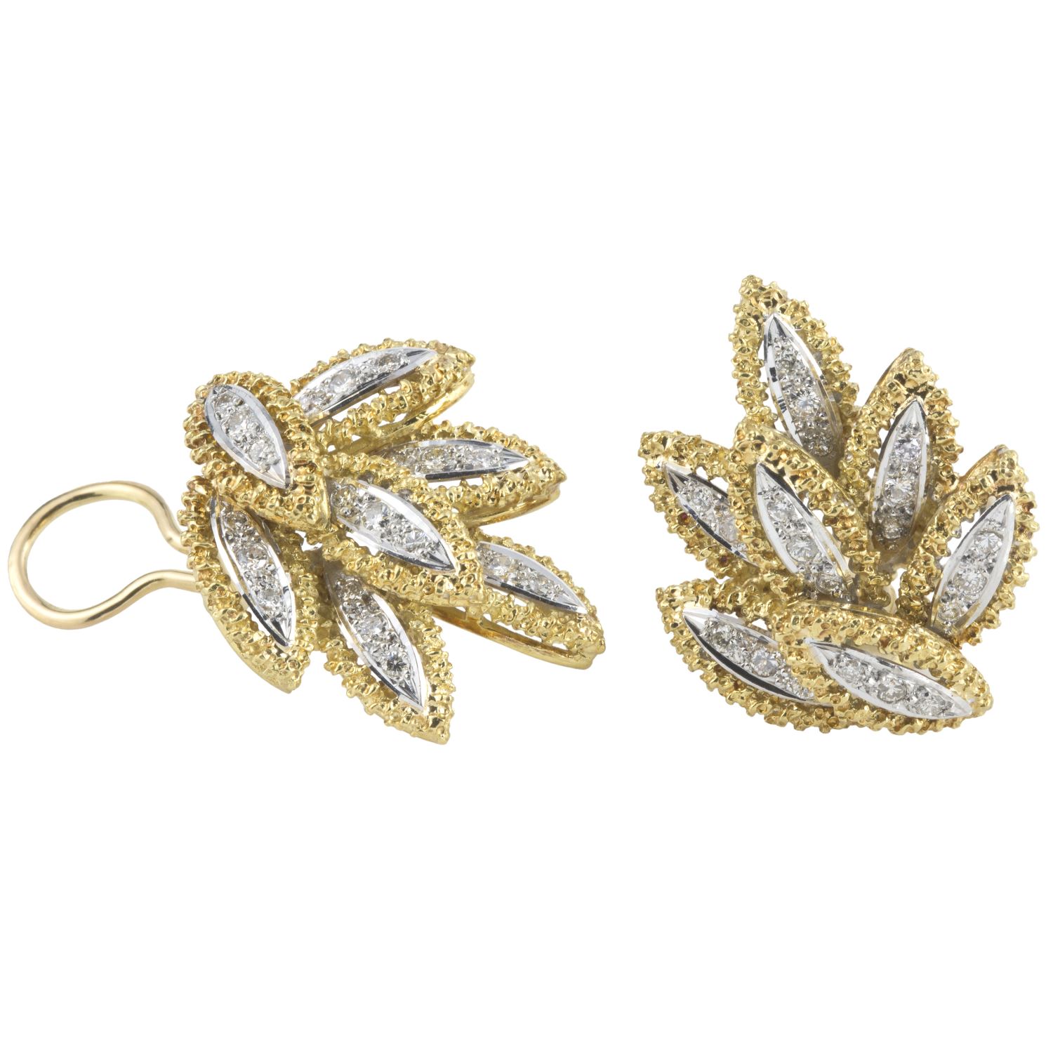 Pendientes forma de hoja oro amarillo oro blanco y diamantes
