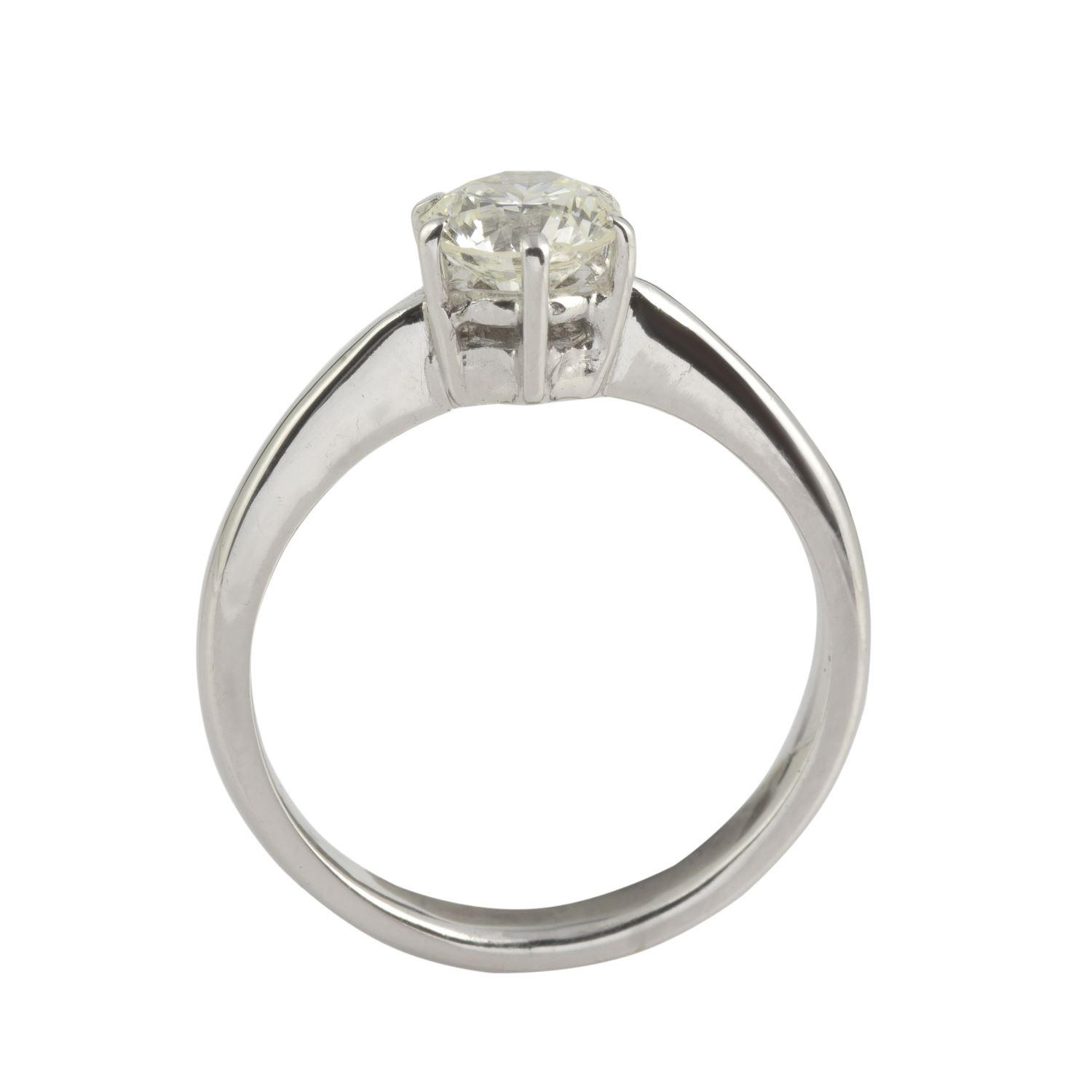 Sortija solitario oro blanco color l, pureza vs1 y peso 0,65 cts.