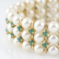 Pulsera antigua semirrígida oro amarillo perlas y esmeraldas