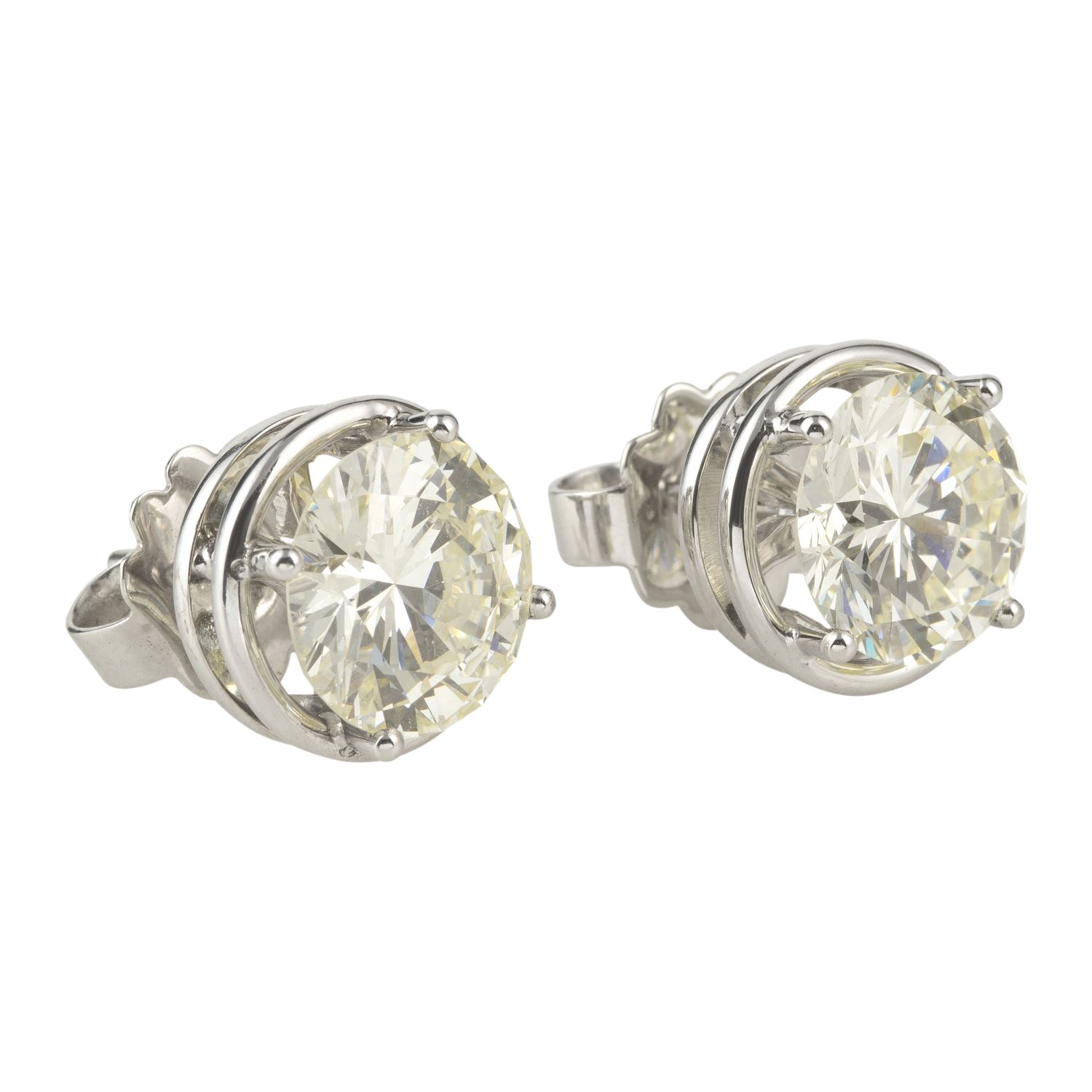 Pendientes dormilonas oro blanco color l, pureza vs y peso 5,95 cts.