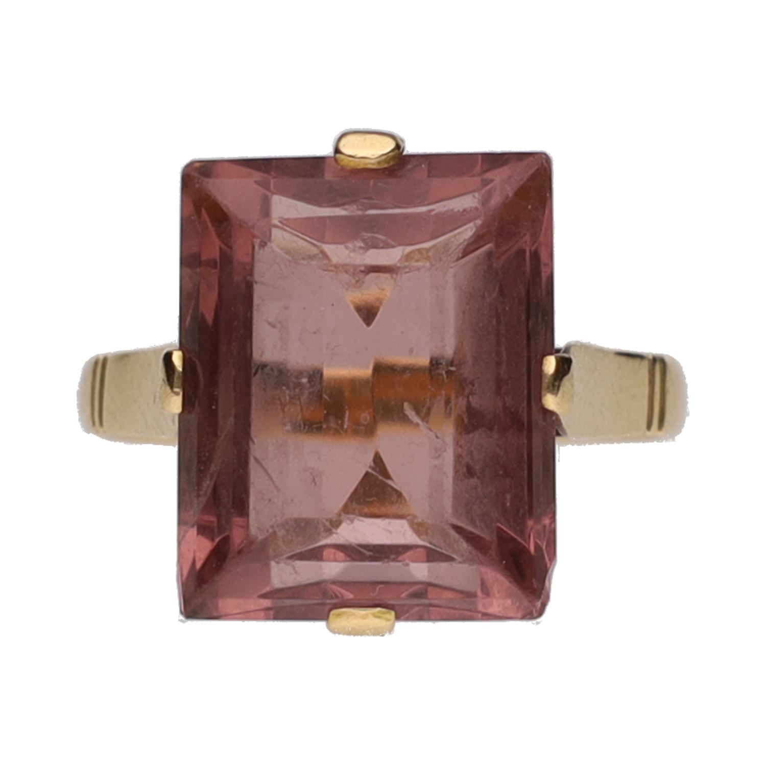 Sortija en oro amarillo con un cuarzo.