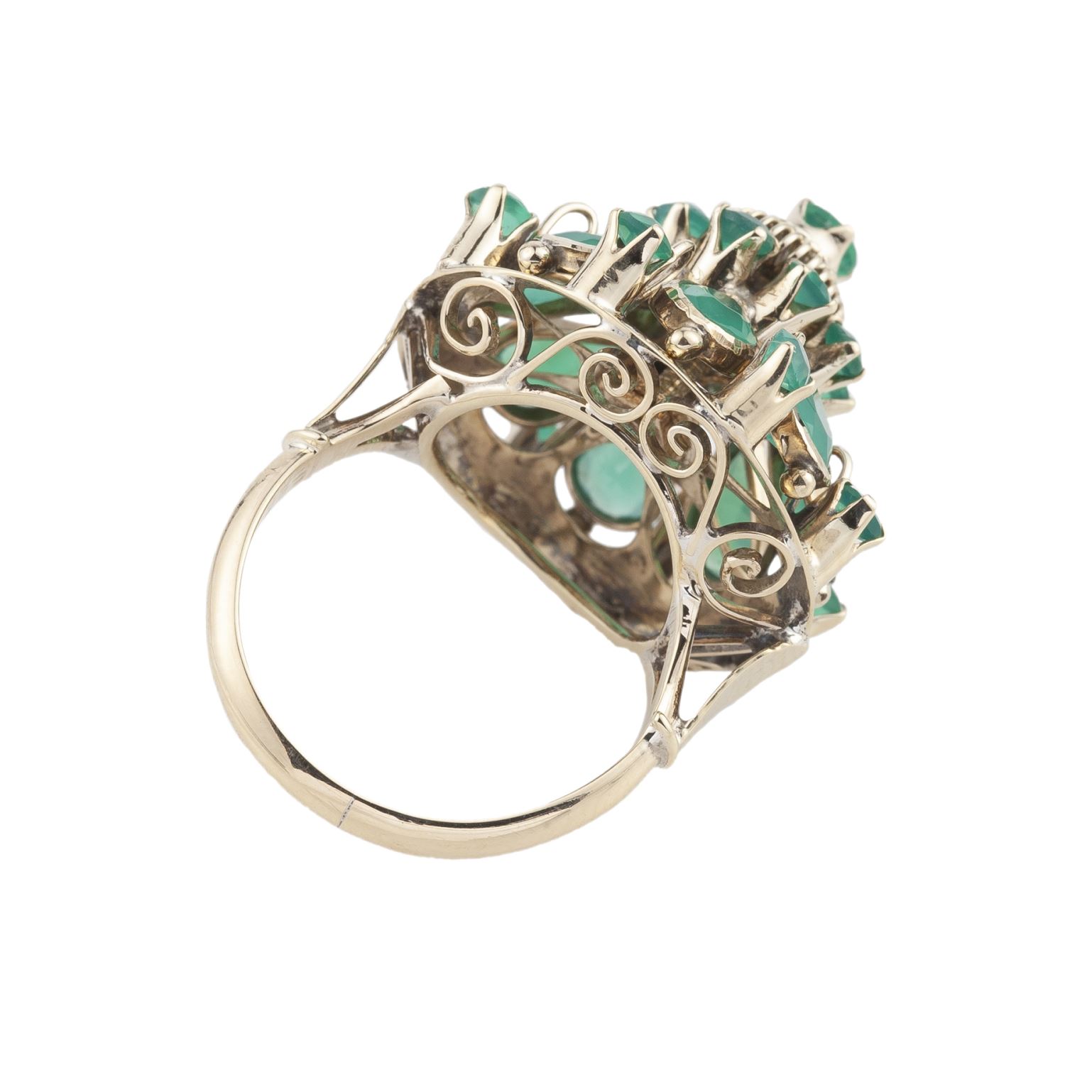 Sortija en oro amarillo con crisoprasas.