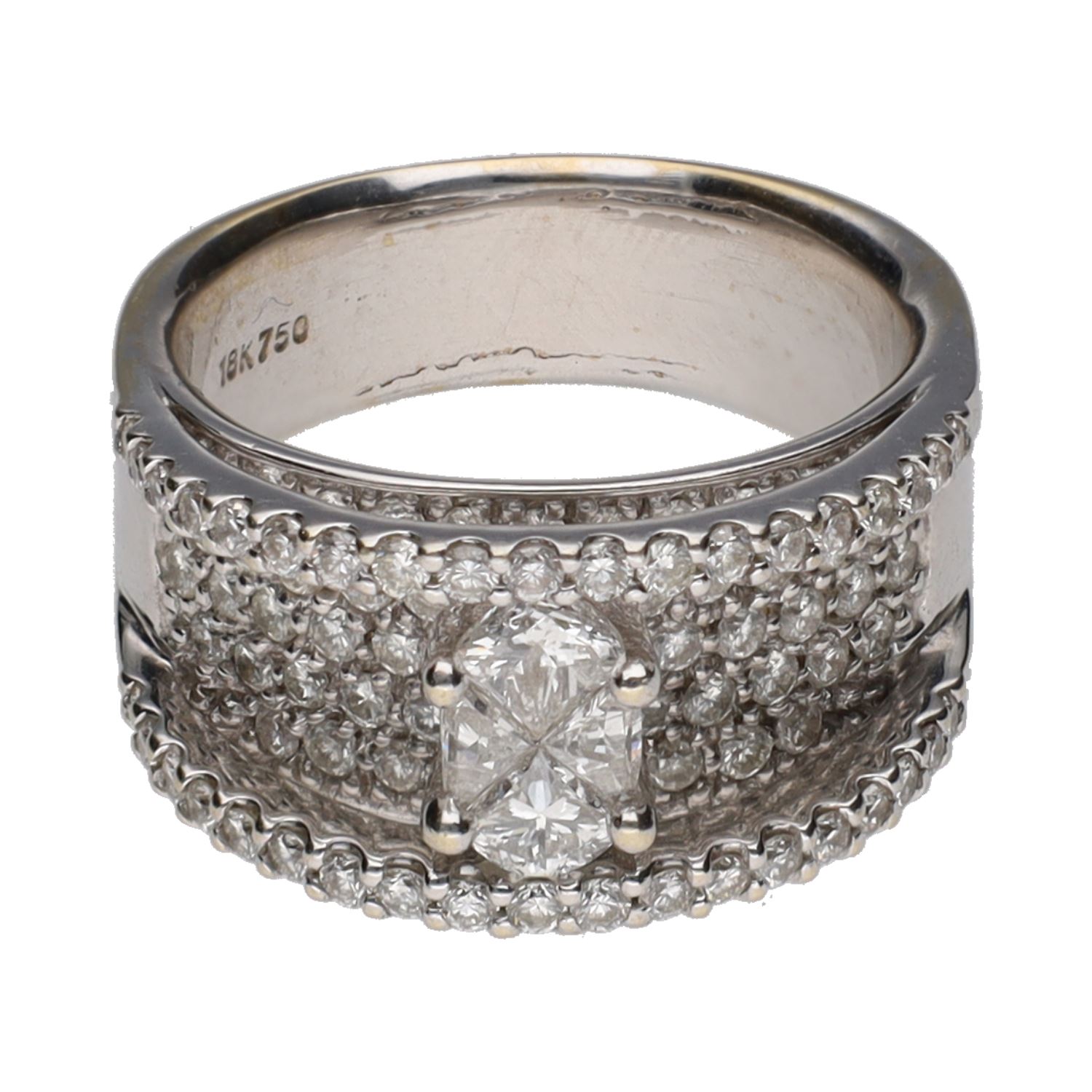 Sortija en oro blanco y diamantes. Talla 17.