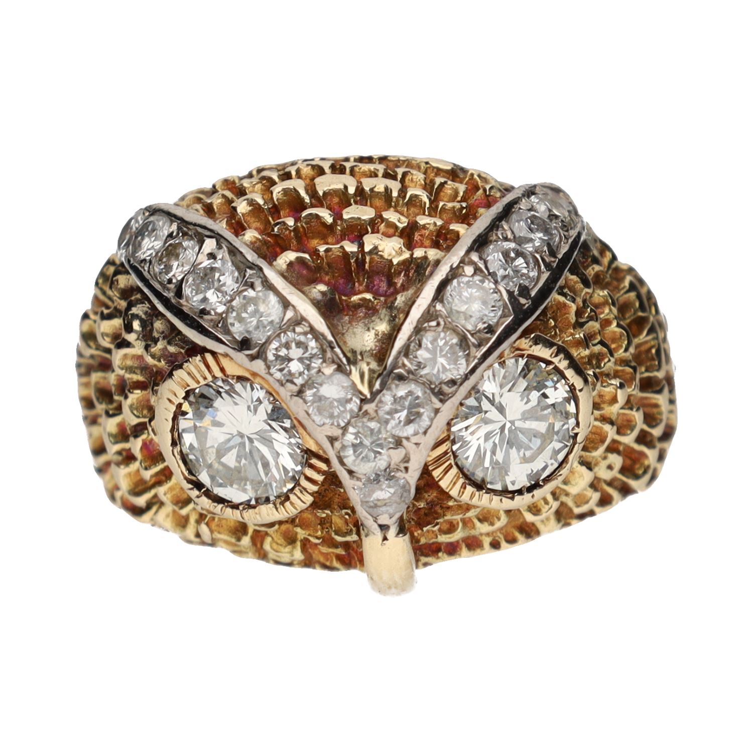 Sortija en oro amarillo con diamantes naturales.