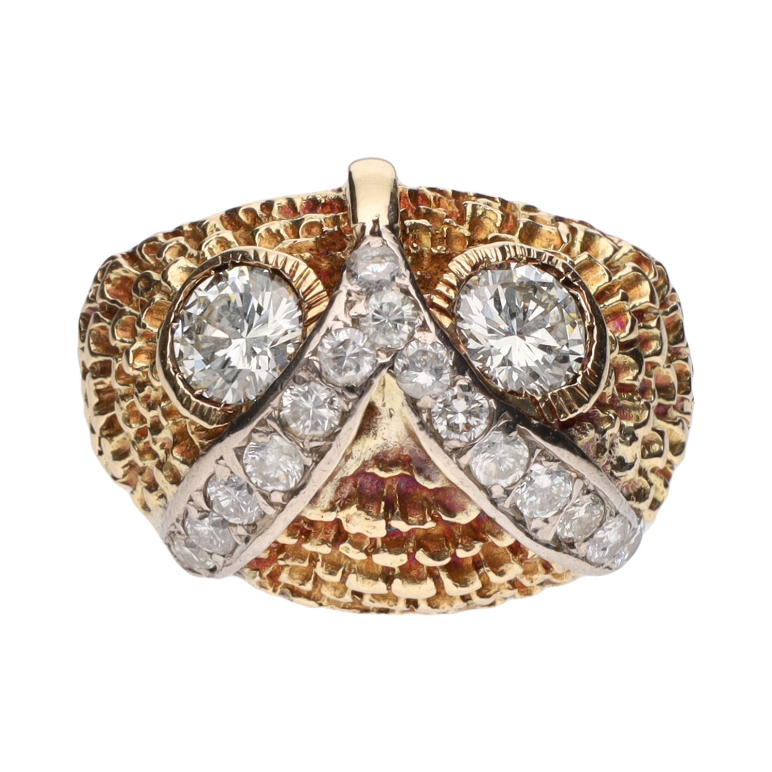 Sortija en oro amarillo con diamantes naturales.