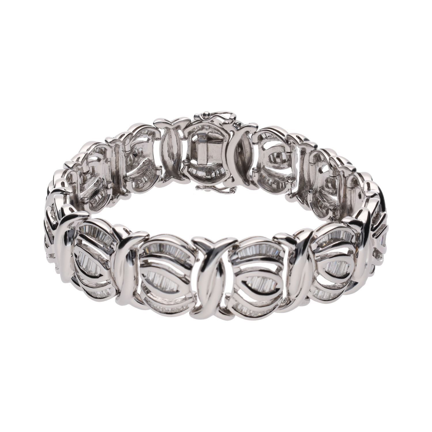 Pulsera en oro blanco y diamantes naturales.