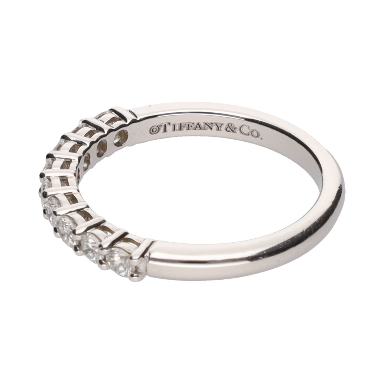 Sortija cintillo de tiffany en platino y brillantes.