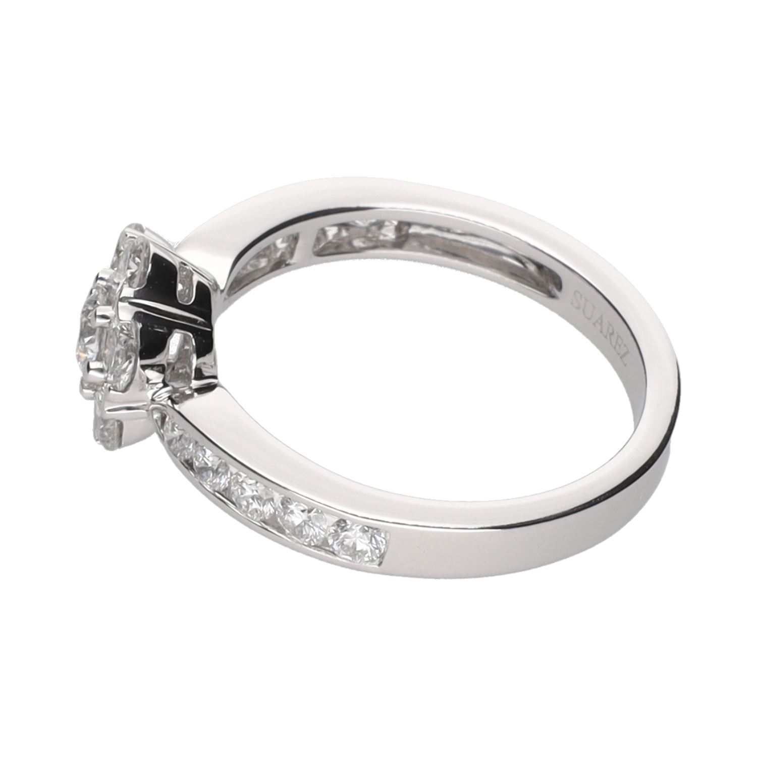 Sortija en oro blanco con brillantes. Talla 13.