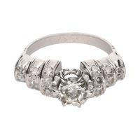 Sortija en oro blanco con diamantes.