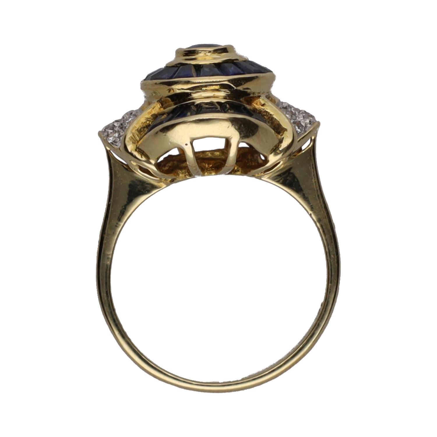 Sortija en oro amarillo con zafiros y brillantes.