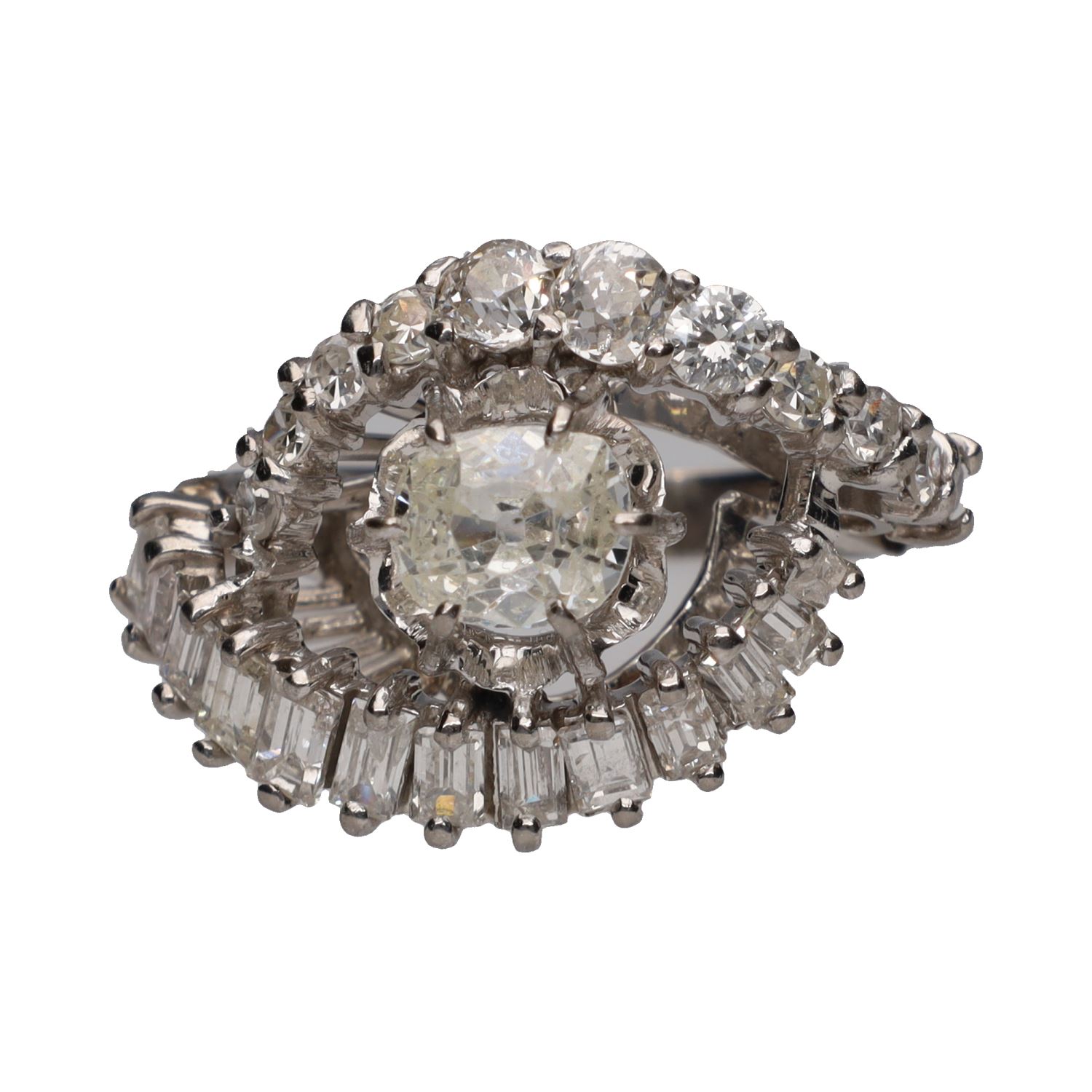 Sortija antigua en oro blanco con diamantes naturales. Talla 10.