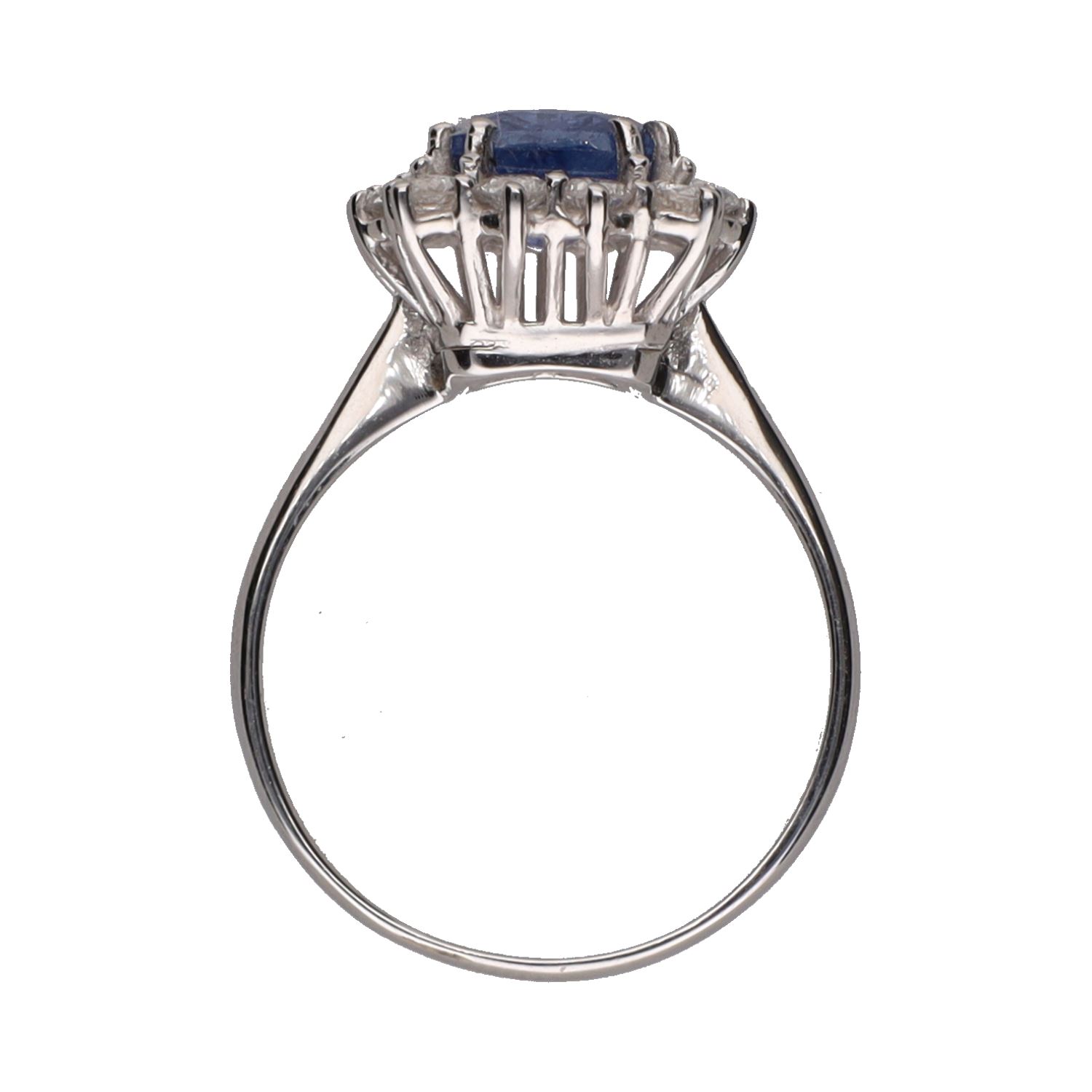 Sortija en oro blanco con zafiro y brillantes.