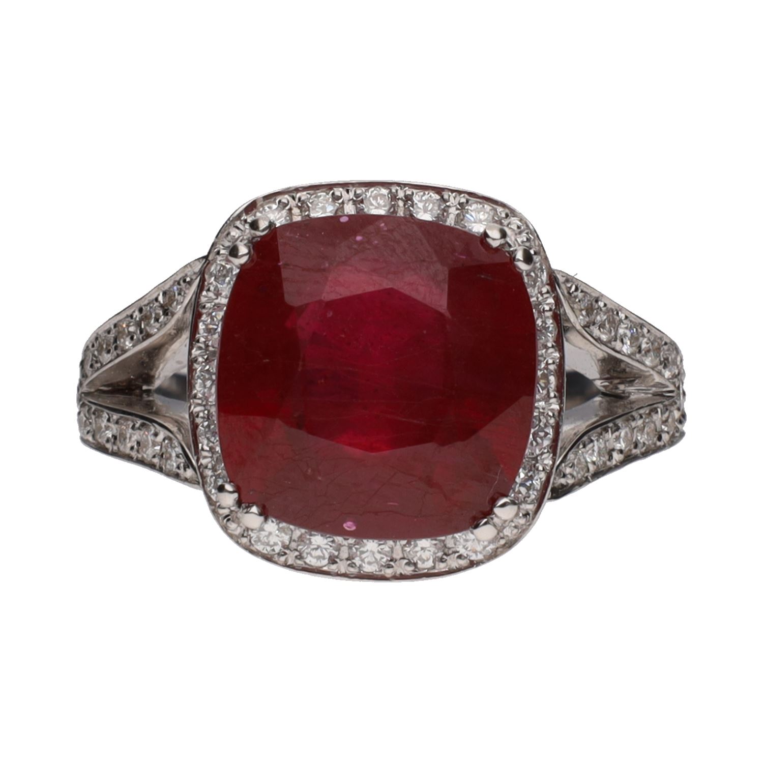 Sortija en oro blanco con rubí y brillanates. Talla 12.