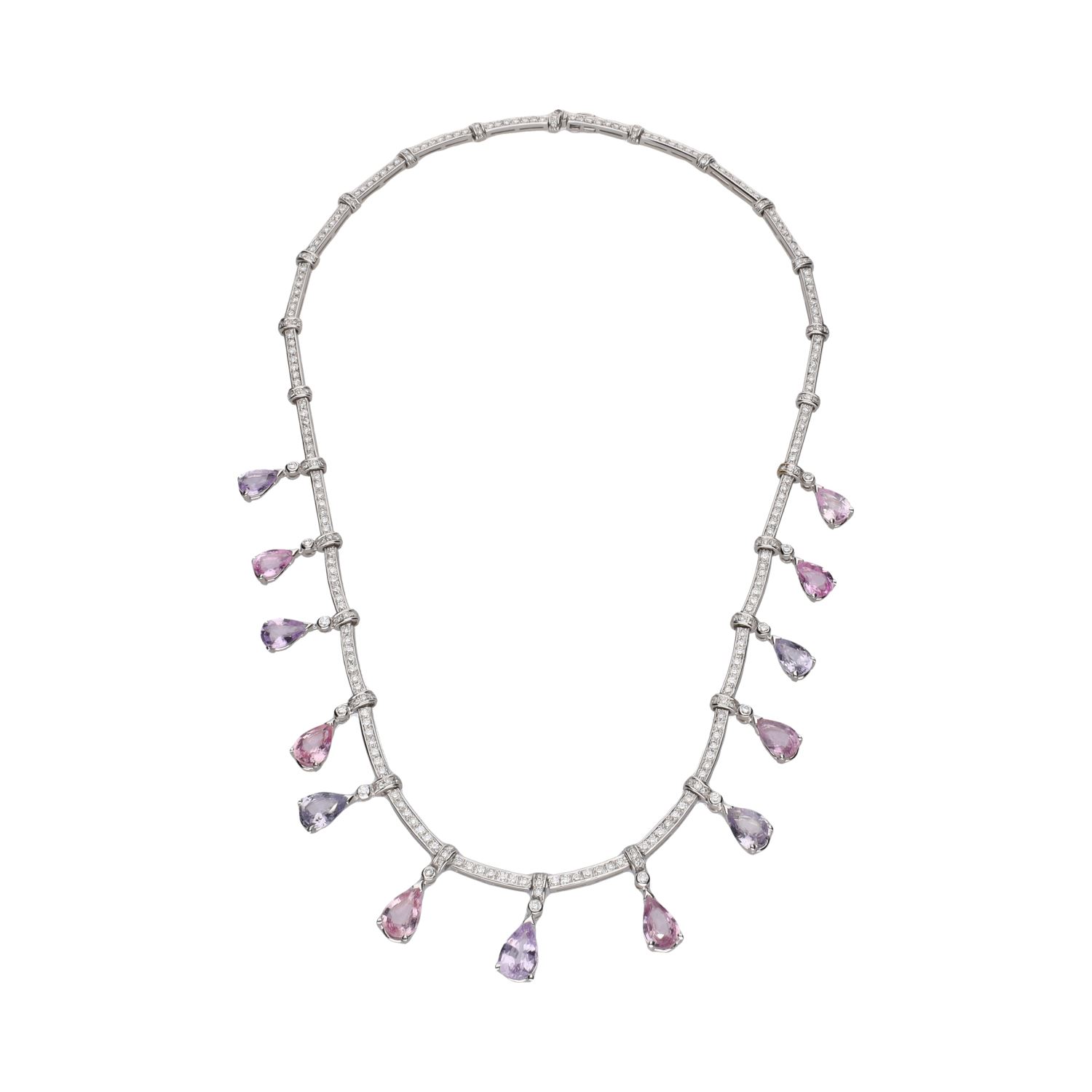 Collar firmado por suarez en oro blanco con zafiros fantasía y brillantes.