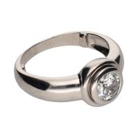 Sortija solitario en oro blanco con un brillante. Talla 7.