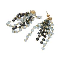 Pendientes largos en oro amarillo con bolitas de topacios y zafiros.