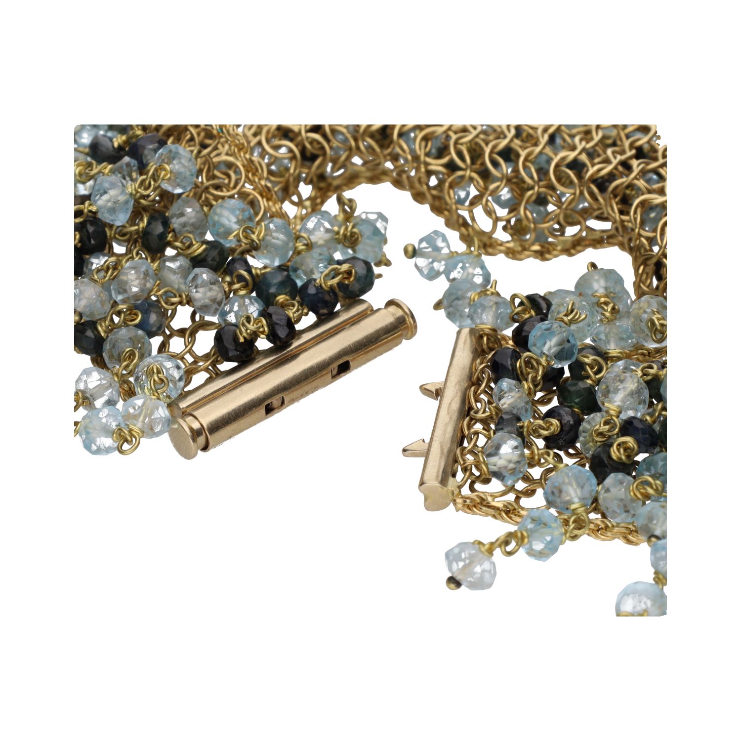 Pulsera en oro amarillo con bolitas de topacios y zafiros.